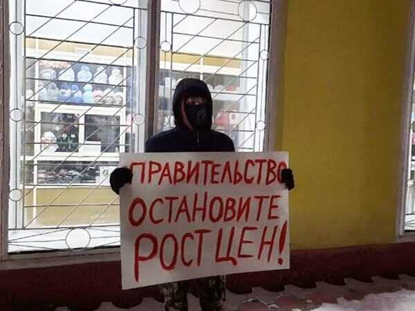 В Туве власти отклонили заявку на митинг против роста цен, а к активисту пришла полиция