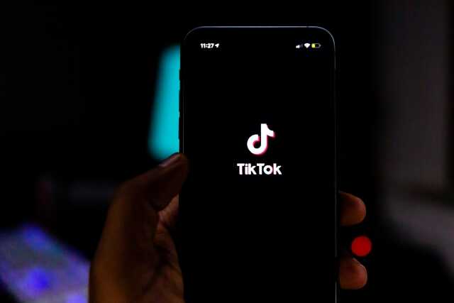 Часть пользователей в России столкнулась со сбоем в TikTok и Тинькофф