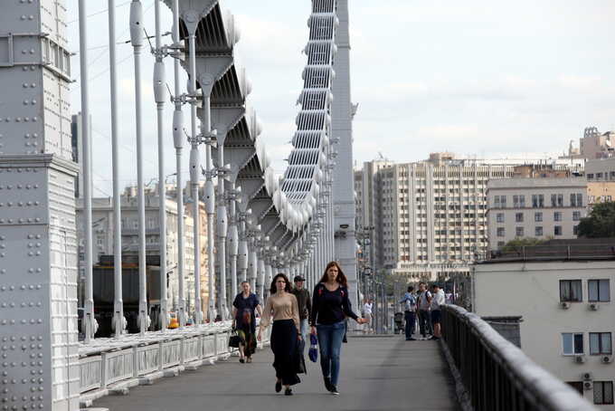 На Крымском мосту молодой человек попытался совершить самоубийство