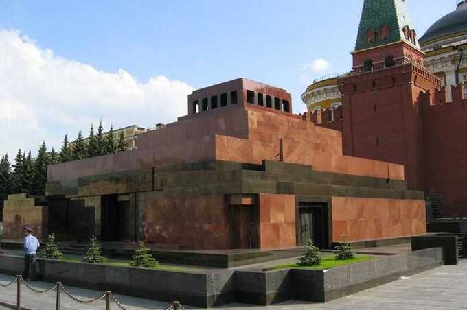 Мавзолей Ленина временно закрывается для проведения срочных ремонтных и реставрационных работ