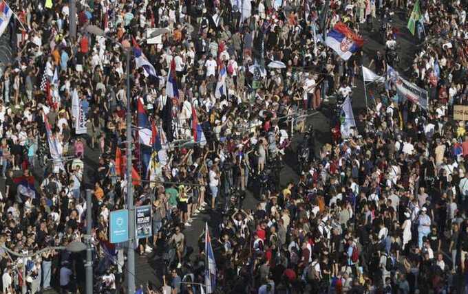 Студенты и оппозиция вышли на митинг на площади Славия в Белграде