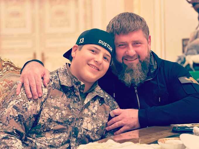 Часы стоимостью 27,7 миллиона долларов были продемонстрированы на свадьбе Адама Кадырова