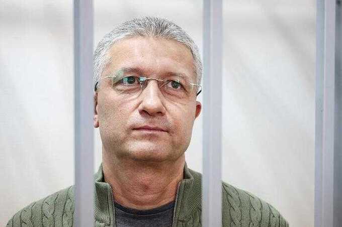 Мосгорсуд приговорил Тимура Иванова к 13 годам колонии и штрафу в размере 100 миллионов рублей