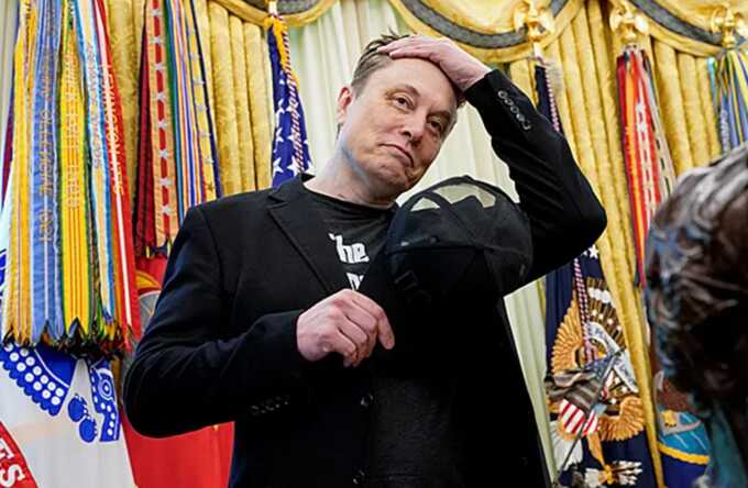 Илон Маск решил не обострять конфликт с Трампом после намёков на его вероятную депортацию