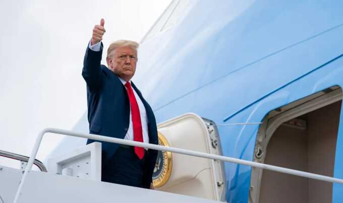Трамп посетил новый миграционный центр «Аллигатор Алькатрас» во Флориде