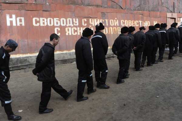 Колония позора: система унижения и коррупции для бывших сотрудников силовых структур в Кировской области