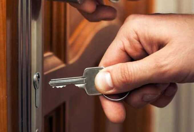 В Японии мужчина тайно проникал в квартиру своей коллеги, чтобы «она почувствовала его присутствие»