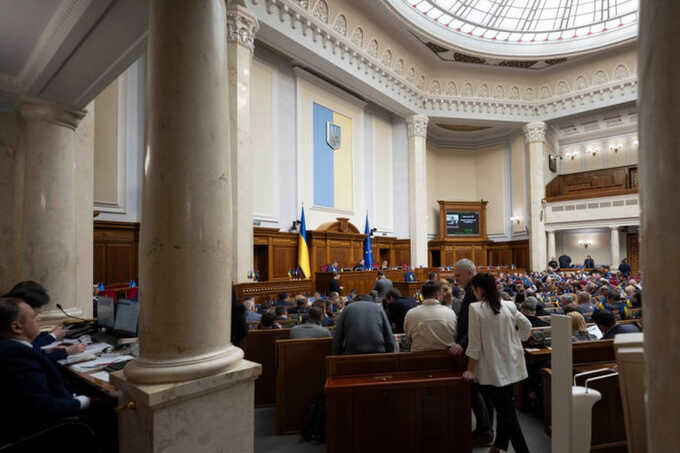 Верховная Рада Украины продлит военное положение и мобилизацию
