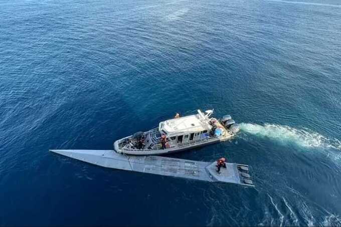 Военно-морские силы Колумбии захватили первую в мире беспилотную наркосубмарину с системой Starlink