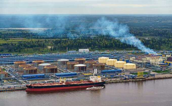 Катастрофа с танкером, перевозящим нефть, остановила строительство аммиачного терминала в Усть-Луге