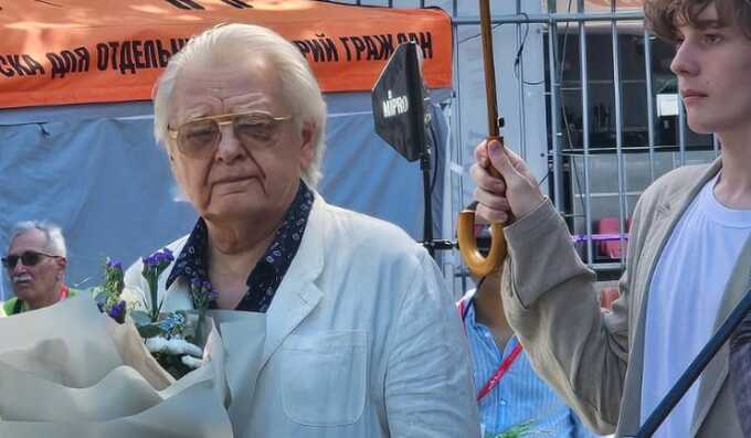 80-летний Антонов поделился историей о семье, которую он оставил в другом городе