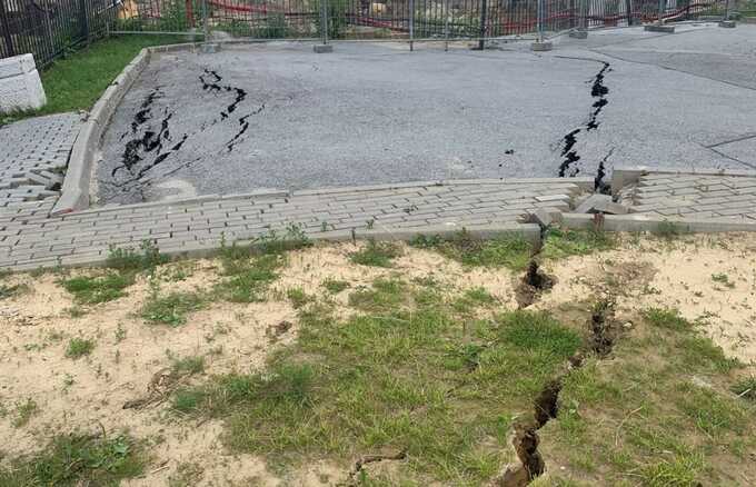 В Екатеринбурге дом может провалиться под землю из-за работ «Атомстройкомплекса»