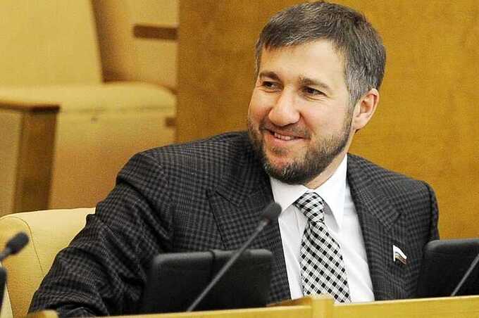 Депутат Аникеев отобрал свободу и похитил криптовалюту товарища в Азербайджане