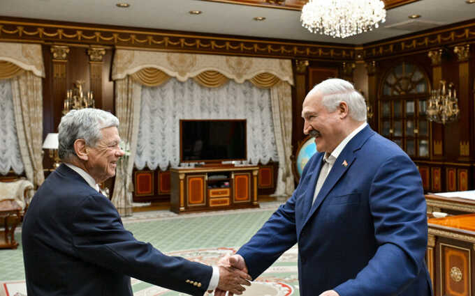 «Настойка с Лукашенко»: адвокат Трампа поделился историей о том, как неформальные переговоры поспособствовали освобождению 14 заключённых в Беларуси