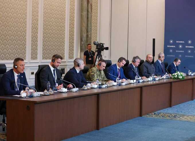 Россия и Украина окончили раунд переговоров в Стамбуле