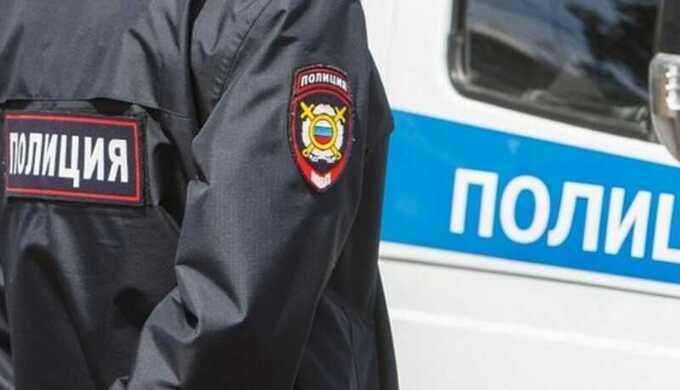 В Подмосковье мужчина тайком снимал девушек в уборной через дыру в стене