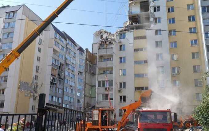 Обрушение здания в Саратове: под завалами могут находиться 10 человек