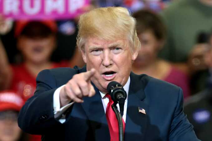 Инвесторы начали распродажу акций после ультиматума Трампа по Украине