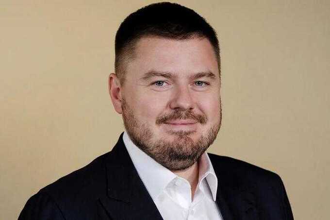 Скрывающийся бизнесмен Крапивин продолжает оказывать влияние на крупных подрядчиков, действуя через офшорные и иностранные компании