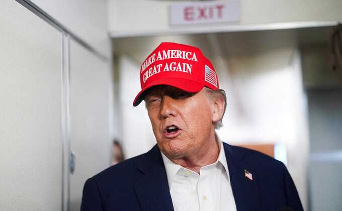 Трамп резко ответил Медведеву на угрозы войны: «Не запугивай Америку»