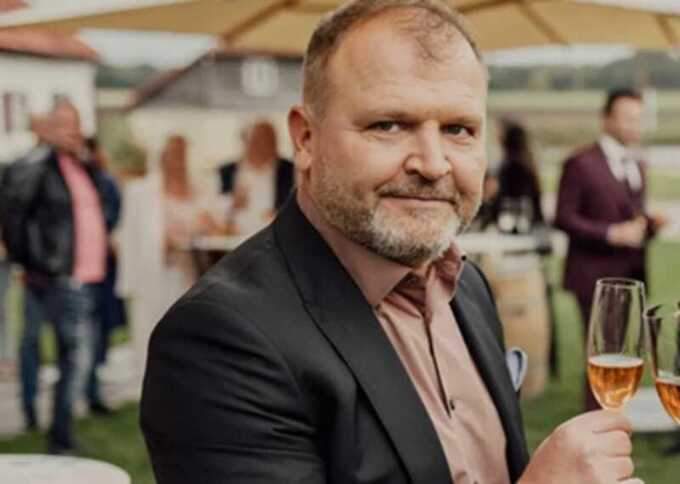 Миллионы, Porsche и «завтрашняя именинница»: банкир Филь уже шесть лет не женится, ссылаясь на развод