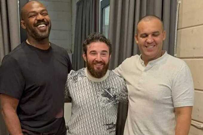 Как чемпион UFC Джон Джонс провёл вечер в одном из элитных стриптиз-клубов Москвы за счёт Умара Кремлёва