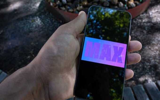 Мессенджер Max начали заранее устанавливать на все смартфоны в России