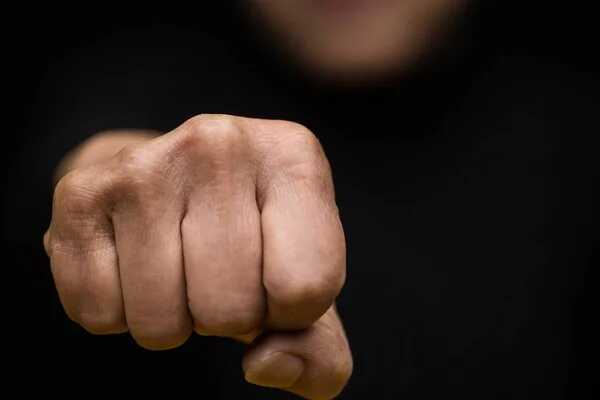 В Звенигороде женщина угрожала девочке расправой после ссоры на площадке
