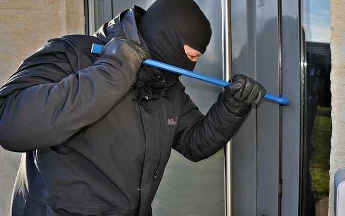 В Москве двое в масках совершили ограбление почтового отделения на 4,8 миллиона рублей