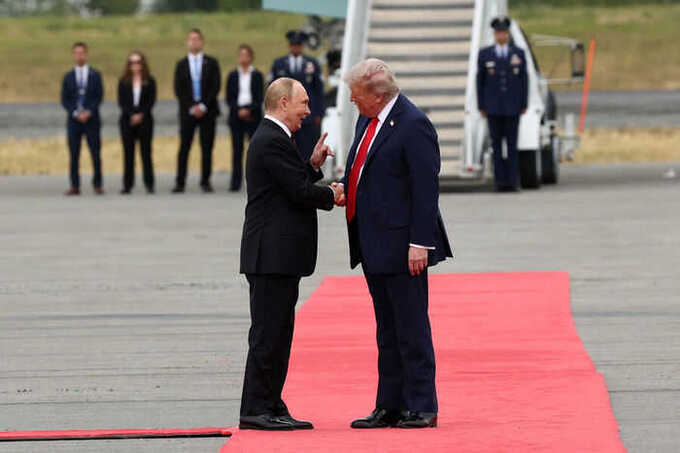 На Аляске началась встреча Путина и Трампа