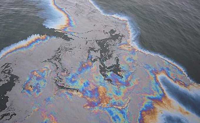 В Каспийском море нашли нефтяное пятно размером с Москву в пределах ТТК